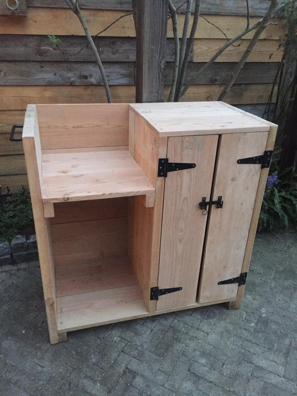 Oud hout nieuw leven geven met een buitenkeuken
